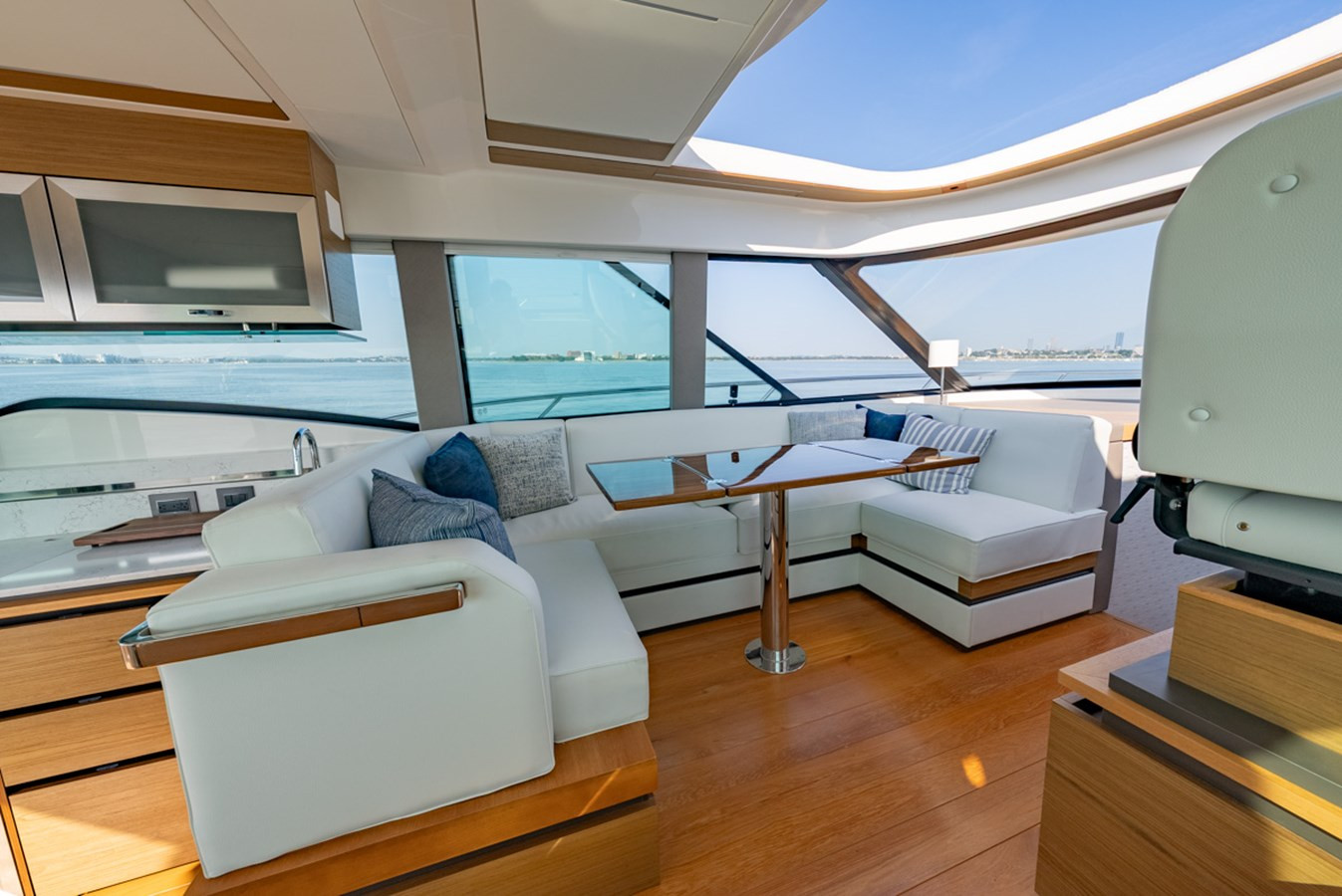 https://arconyachts.ams3.digitaloceanspaces.com/139968/conversions/large_4746137-optimize.jpg