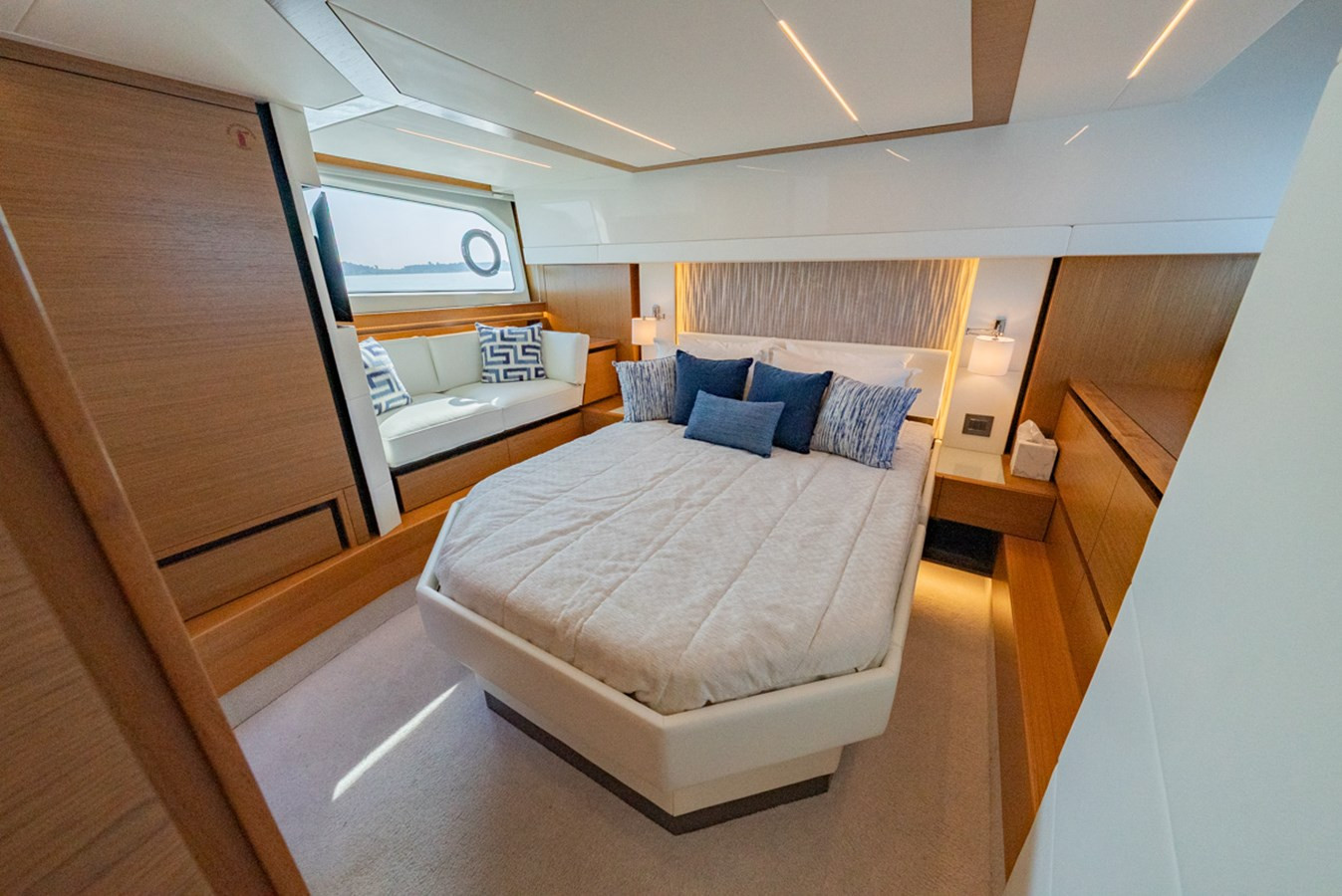 https://arconyachts.ams3.digitaloceanspaces.com/140000/conversions/large_4746149-optimize.jpg