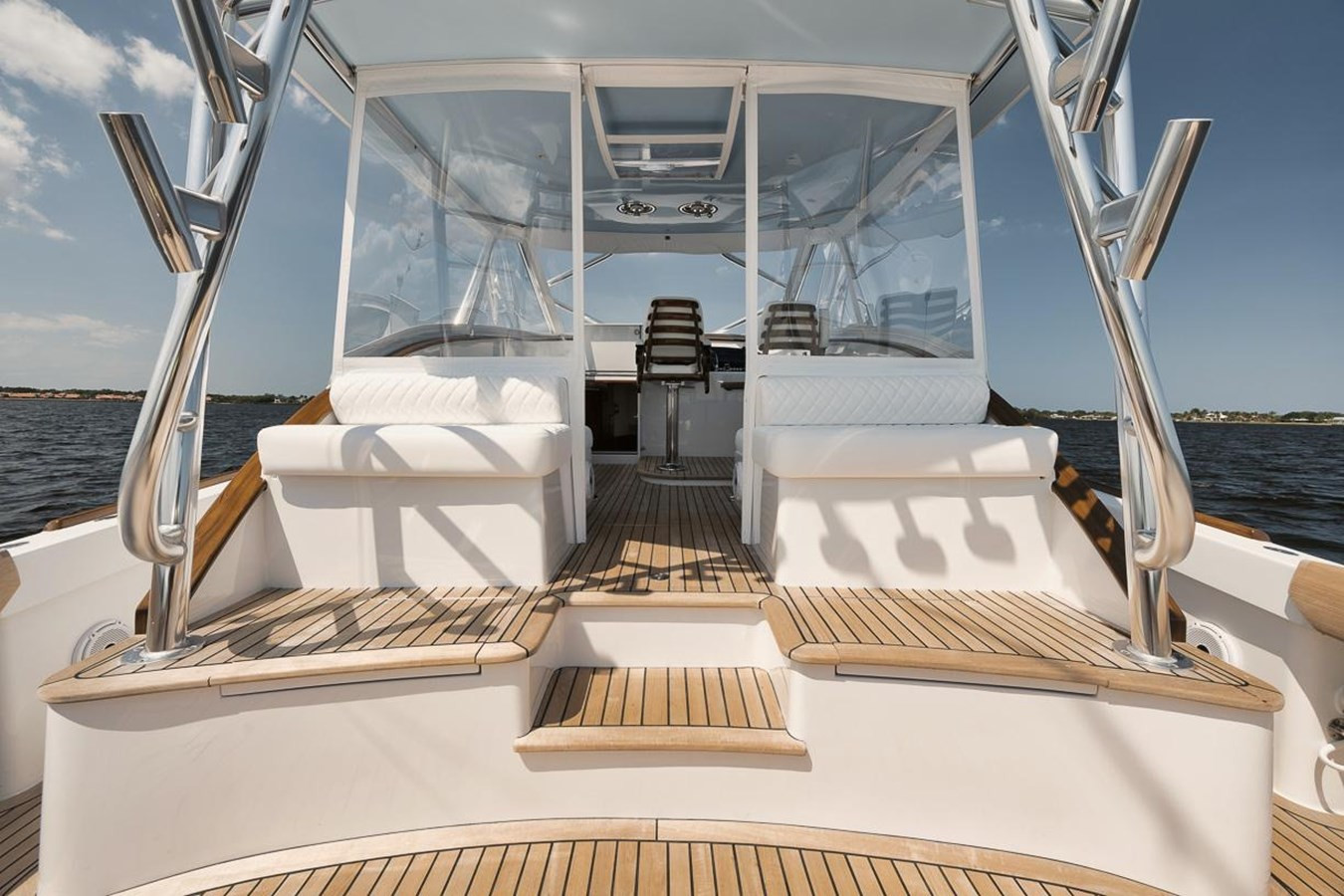 https://arconyachts.ams3.digitaloceanspaces.com/140018/conversions/large_4834535-optimize.jpg