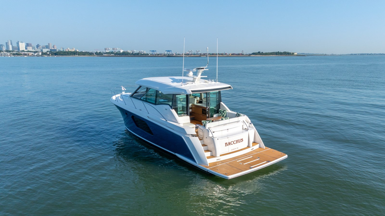 https://arconyachts.ams3.digitaloceanspaces.com/140069/conversions/large_4746173-optimize.jpg