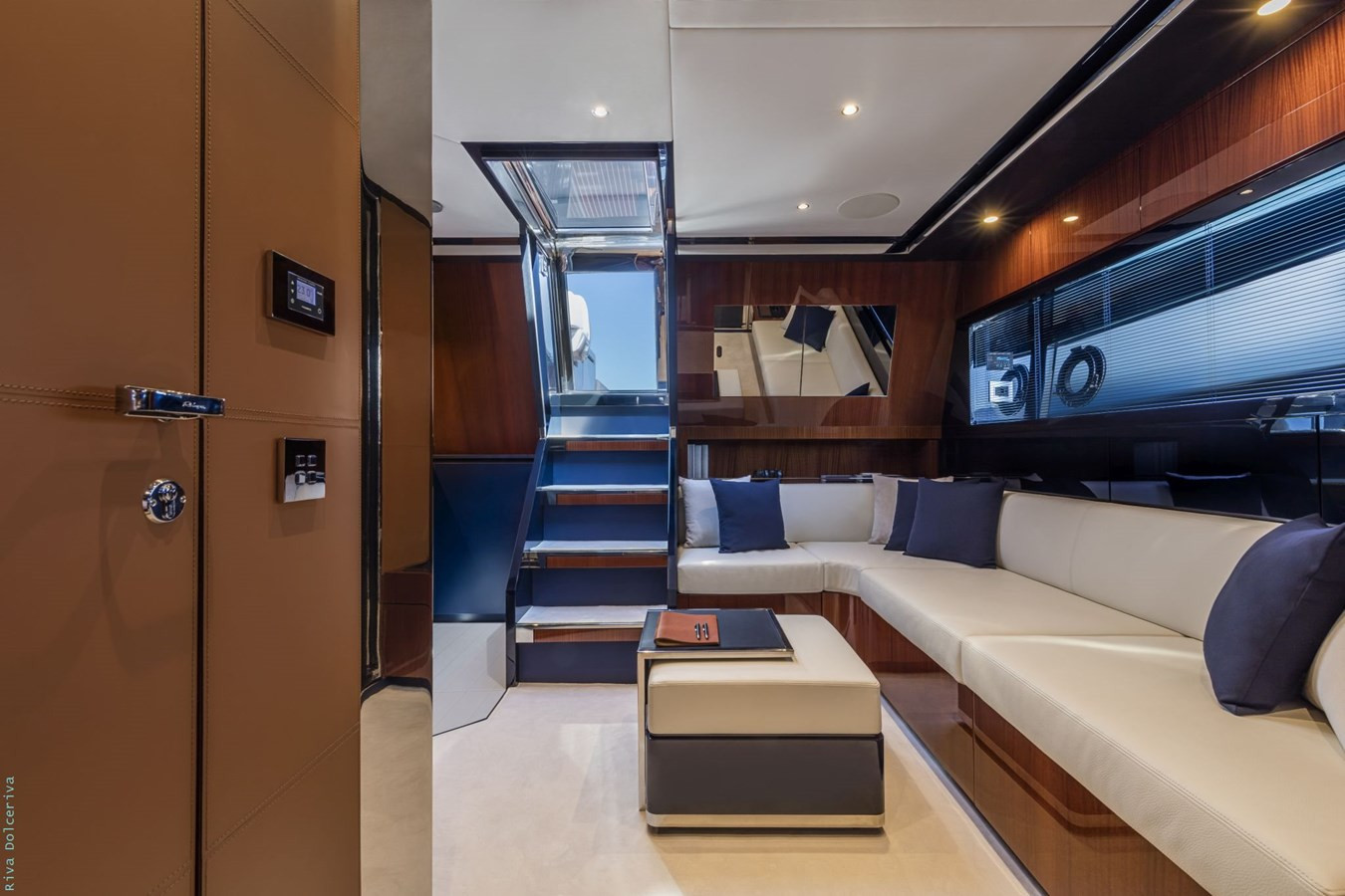 https://arconyachts.ams3.digitaloceanspaces.com/140083/conversions/large_4684473-optimize.jpg