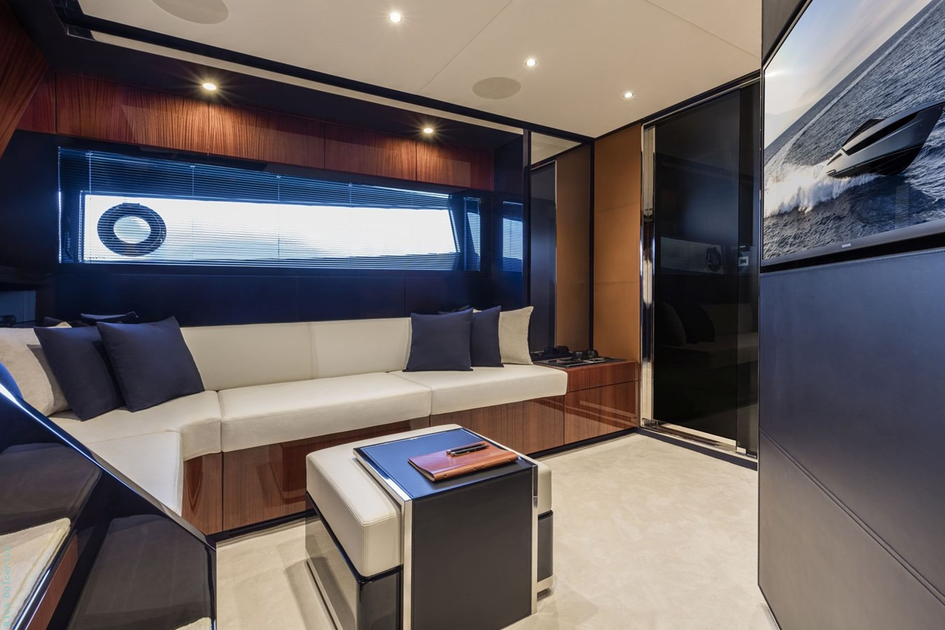 https://arconyachts.ams3.digitaloceanspaces.com/140086/conversions/large_4684474-optimize.jpg