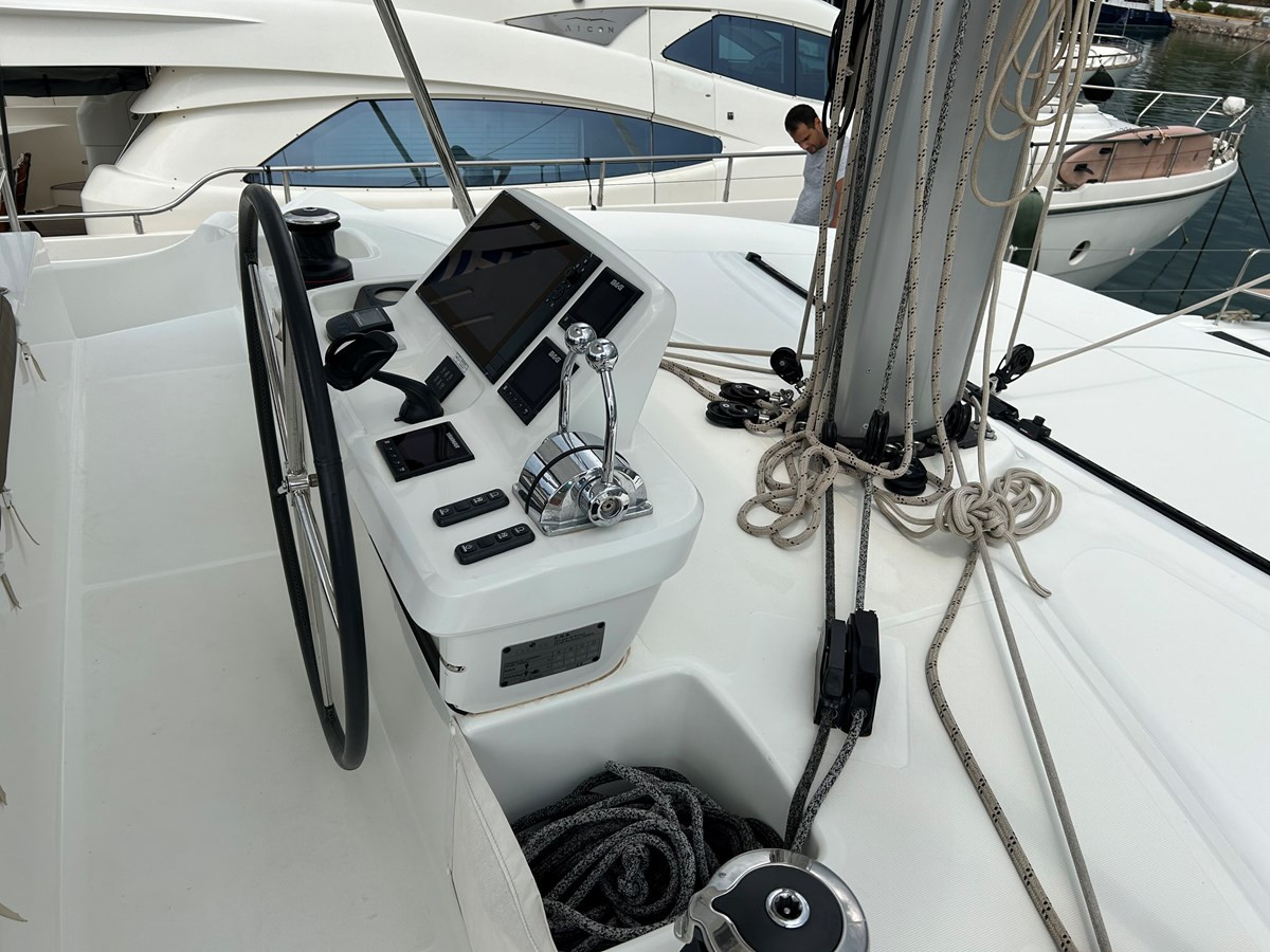 https://arconyachts.ams3.digitaloceanspaces.com/140118/conversions/large_4312265-optimize.jpg