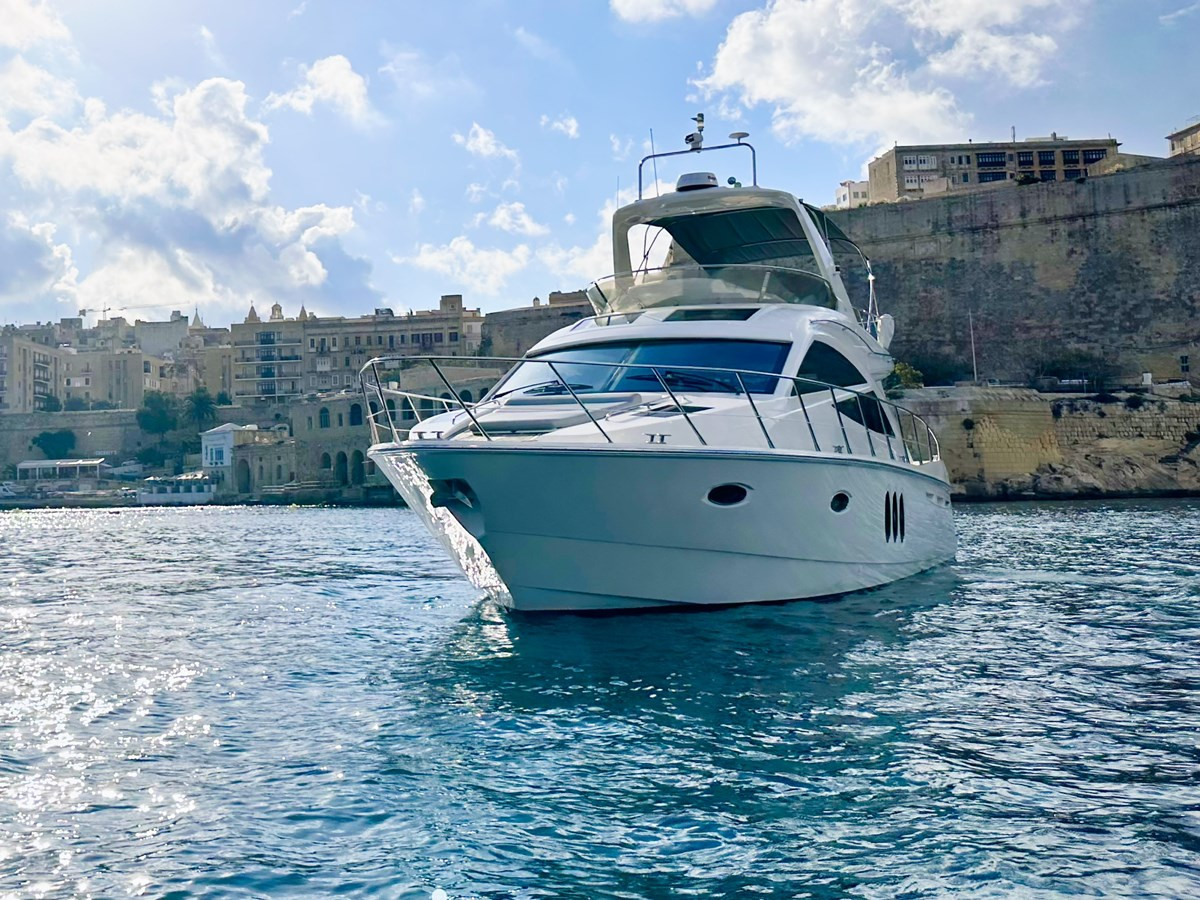 https://arconyachts.ams3.digitaloceanspaces.com/140192/conversions/large_4435796-optimize.jpg