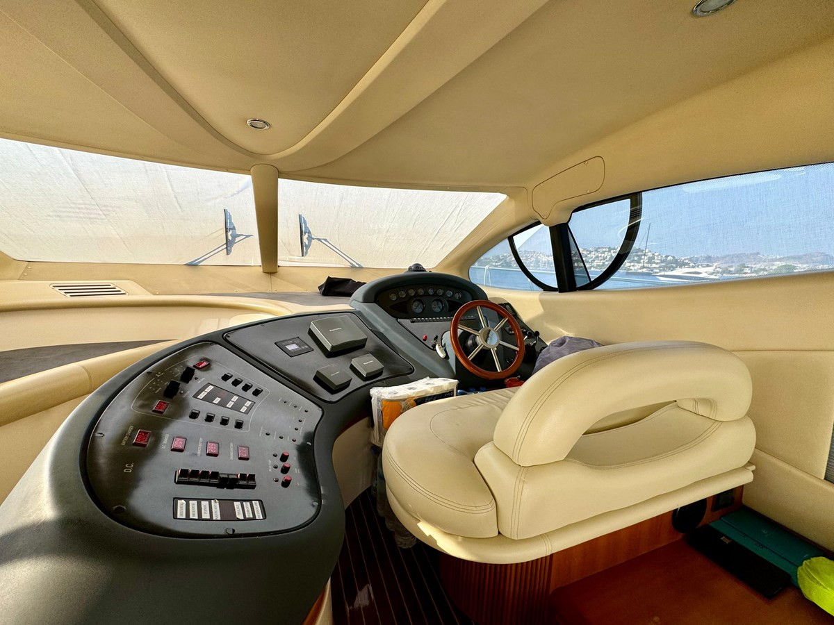 https://arconyachts.ams3.digitaloceanspaces.com/140227/conversions/large_4741835-optimize.jpg