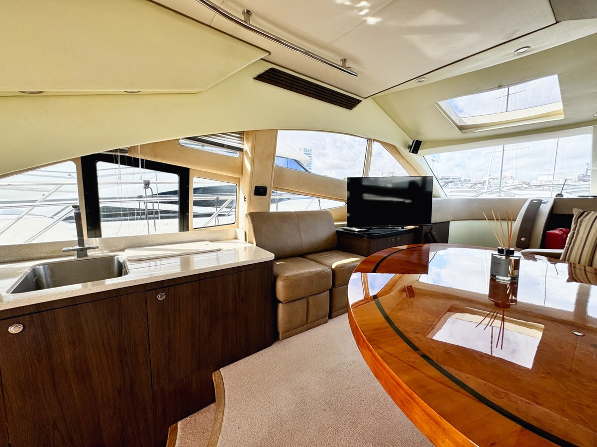 https://arconyachts.ams3.digitaloceanspaces.com/140270/conversions/large_4435824-optimize.jpg