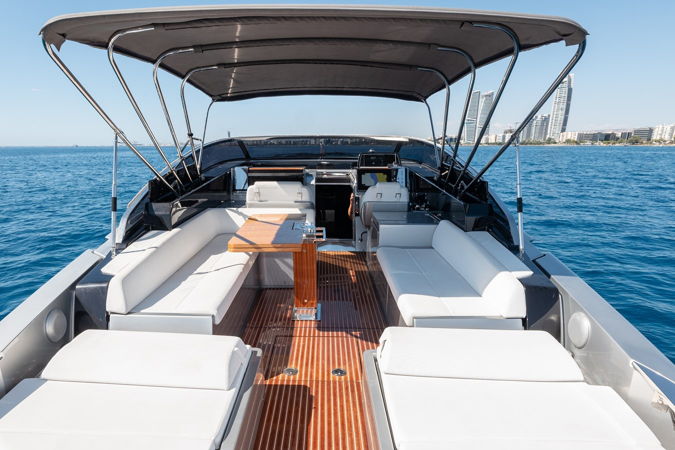 https://arconyachts.ams3.digitaloceanspaces.com/140277/conversions/large_4377536-optimize.jpg