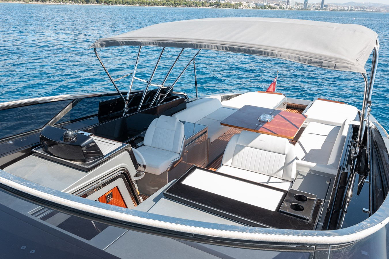 https://arconyachts.ams3.digitaloceanspaces.com/140289/conversions/large_4377540-optimize.jpg