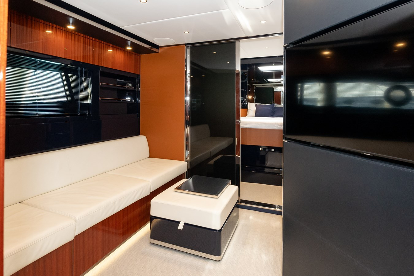 https://arconyachts.ams3.digitaloceanspaces.com/140318/conversions/large_4377550-optimize.jpg
