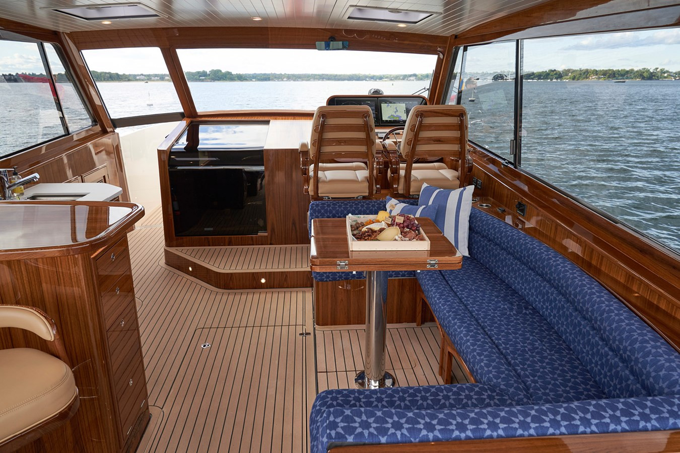 https://arconyachts.ams3.digitaloceanspaces.com/140322/conversions/large_3745419-optimize.jpg