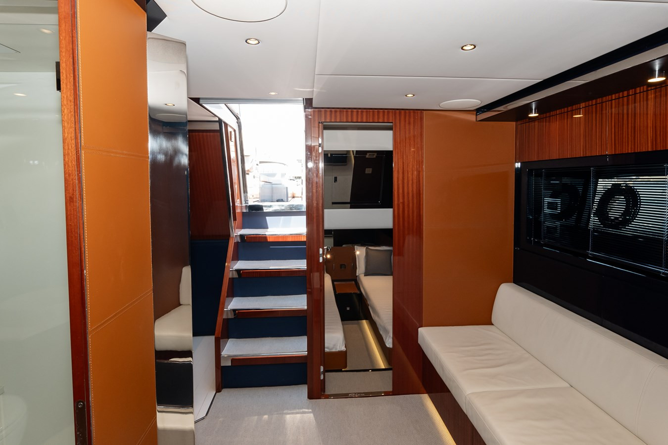 https://arconyachts.ams3.digitaloceanspaces.com/140323/conversions/large_4377552-optimize.jpg