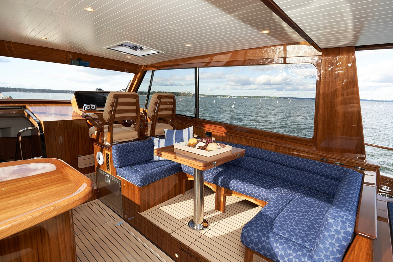 https://arconyachts.ams3.digitaloceanspaces.com/140324/conversions/large_3745420-optimize.jpg