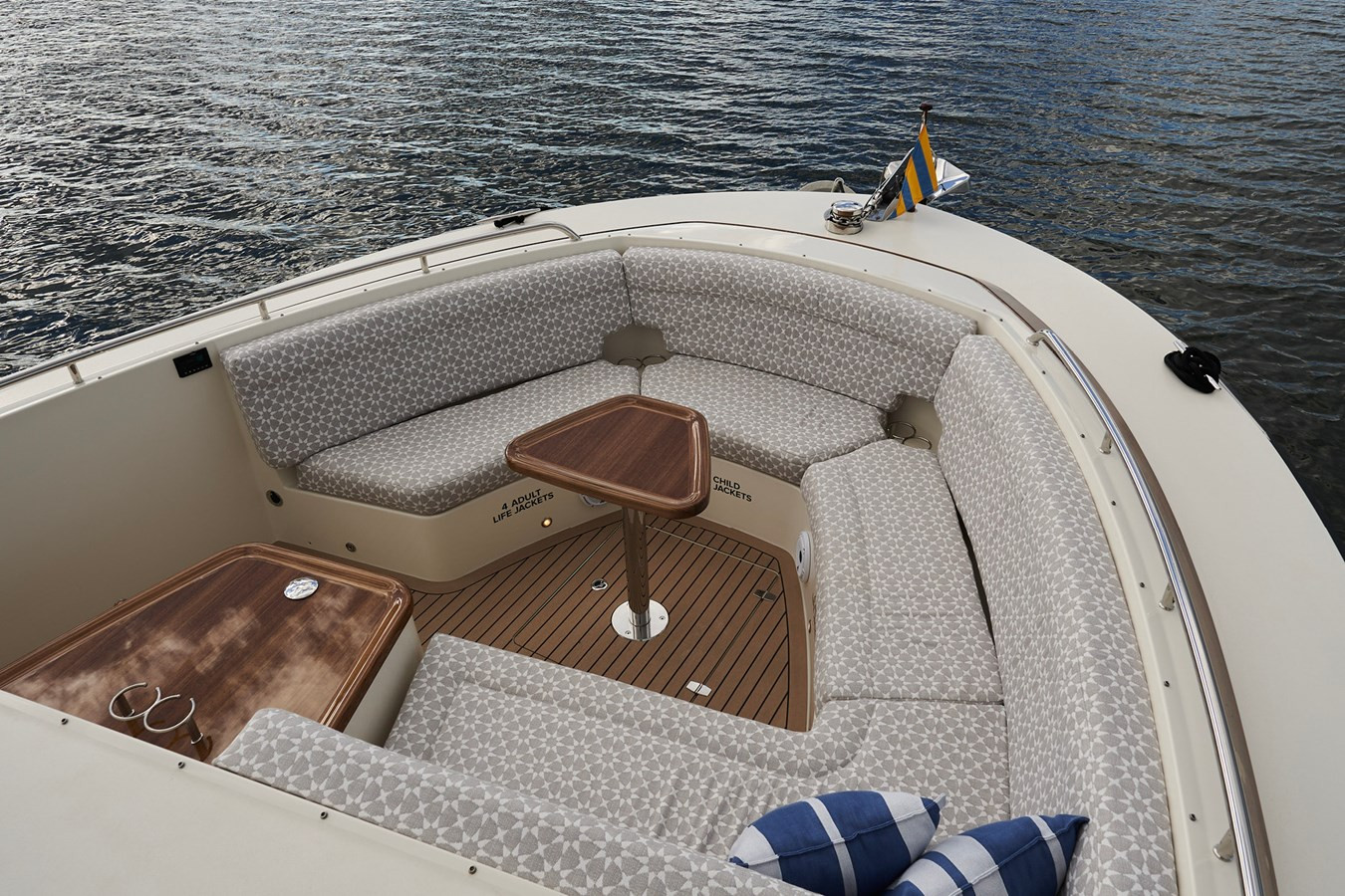 https://arconyachts.ams3.digitaloceanspaces.com/140359/conversions/large_3745434-optimize.jpg
