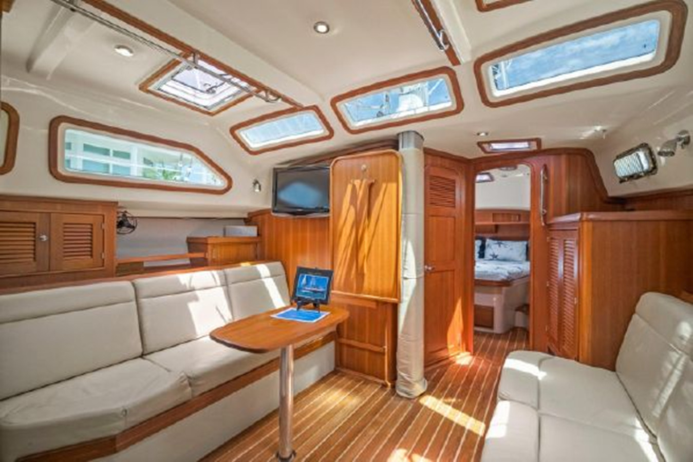 https://arconyachts.ams3.digitaloceanspaces.com/140386/conversions/large_3927521-optimize.jpg