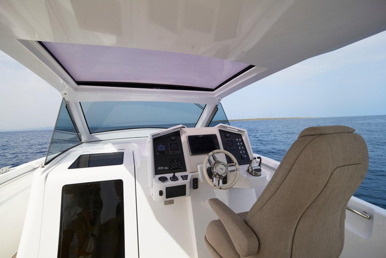 https://arconyachts.ams3.digitaloceanspaces.com/140392/conversions/large_4370501-optimize.jpg
