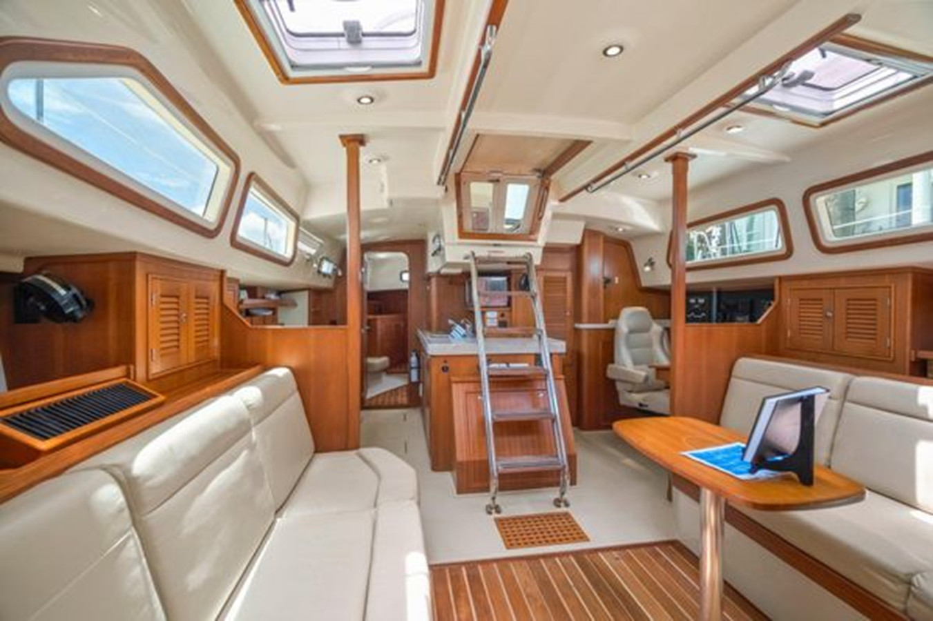 https://arconyachts.ams3.digitaloceanspaces.com/140394/conversions/large_3927523-optimize.jpg