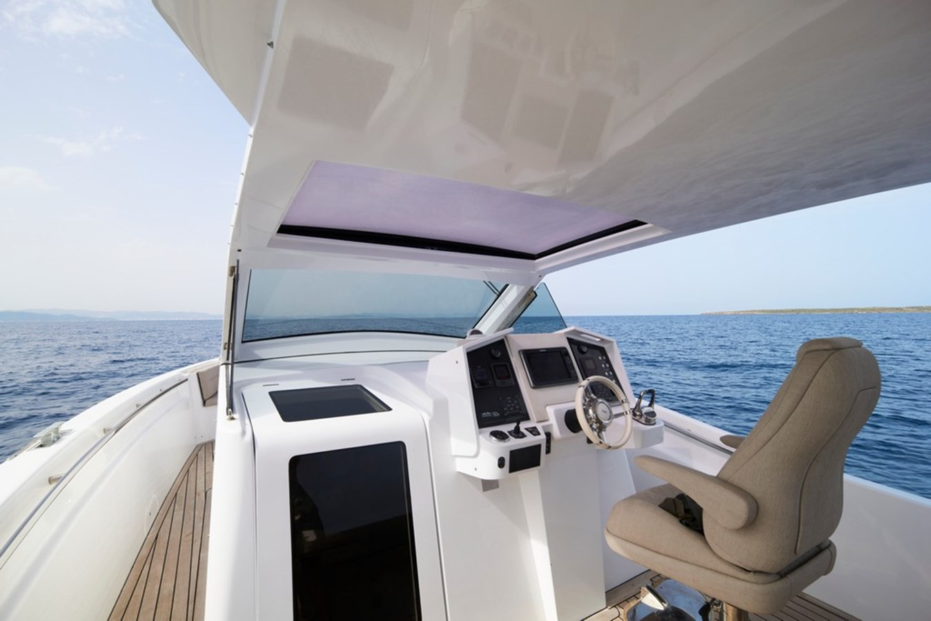 https://arconyachts.ams3.digitaloceanspaces.com/140400/conversions/large_4370508-optimize.jpg