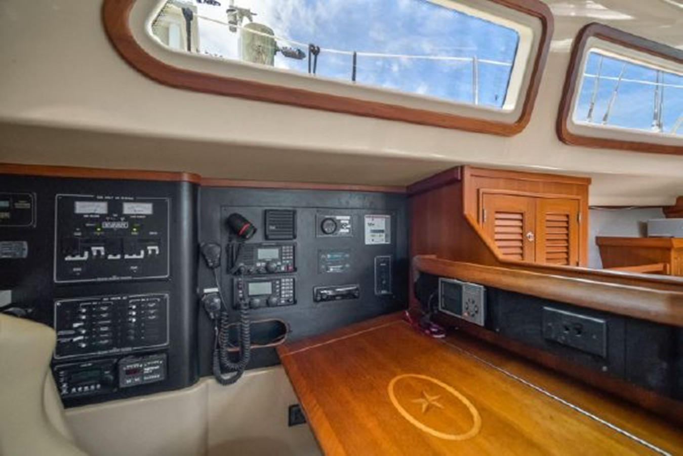 https://arconyachts.ams3.digitaloceanspaces.com/140410/conversions/large_3927527-optimize.jpg