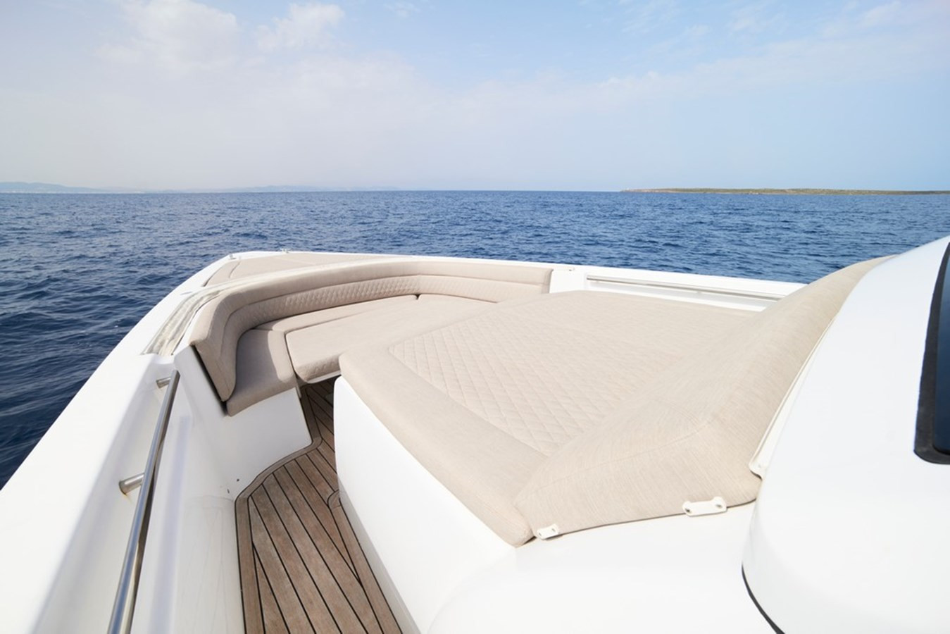https://arconyachts.ams3.digitaloceanspaces.com/140411/conversions/large_4370507-optimize.jpg