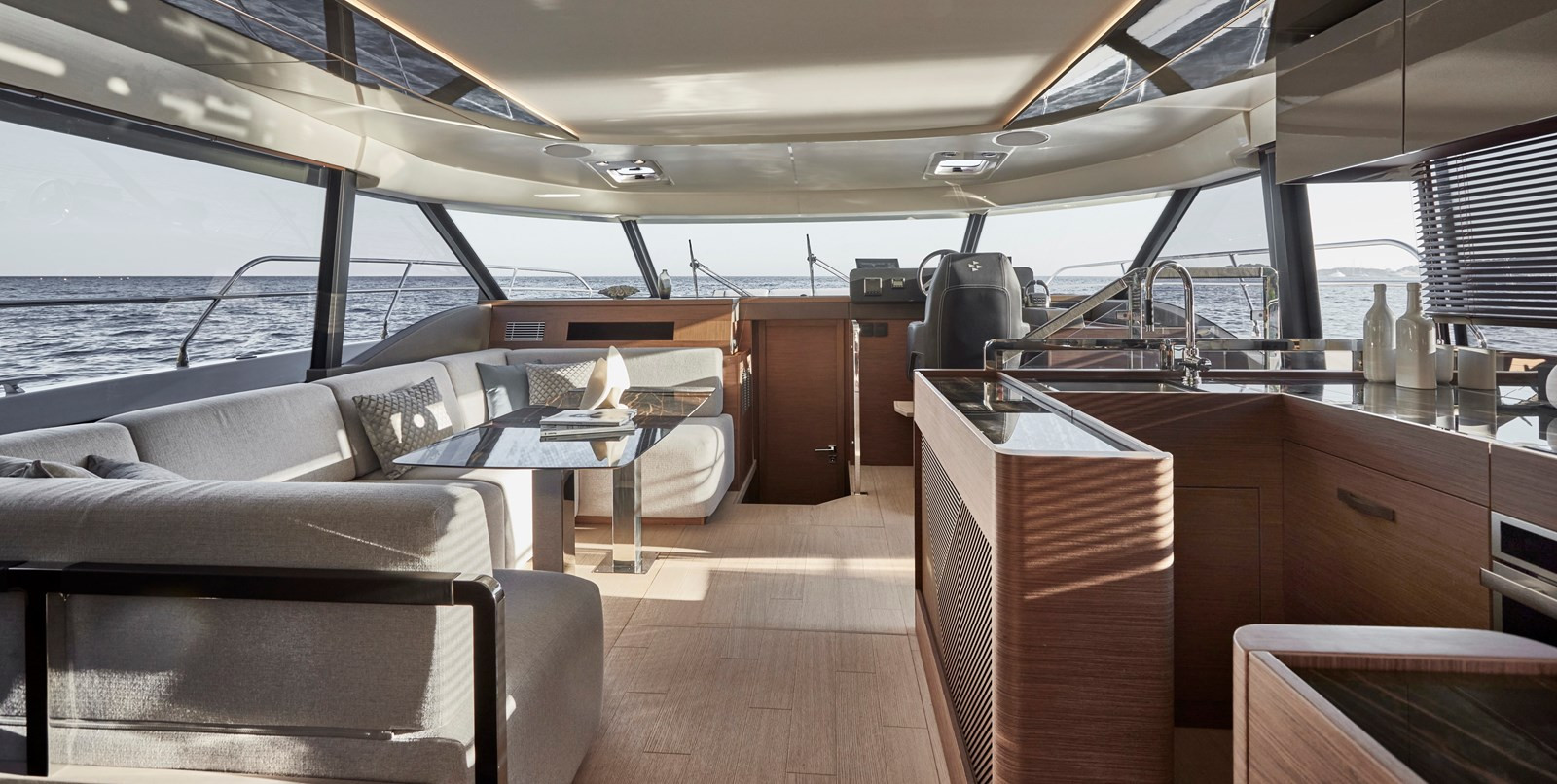 https://arconyachts.ams3.digitaloceanspaces.com/140462/conversions/large_3716715-optimize.jpg
