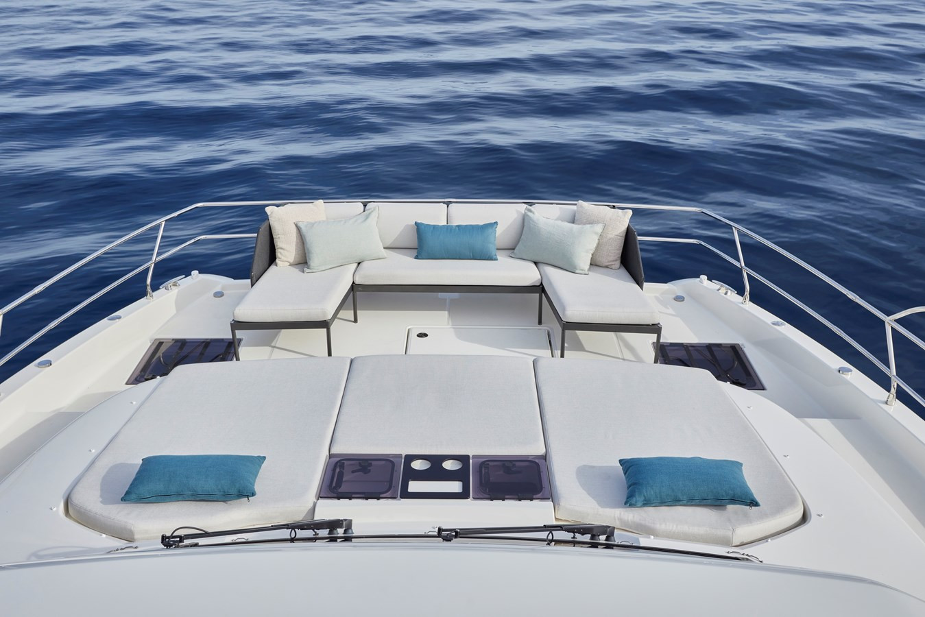 https://arconyachts.ams3.digitaloceanspaces.com/140470/conversions/large_3716718-optimize.jpg