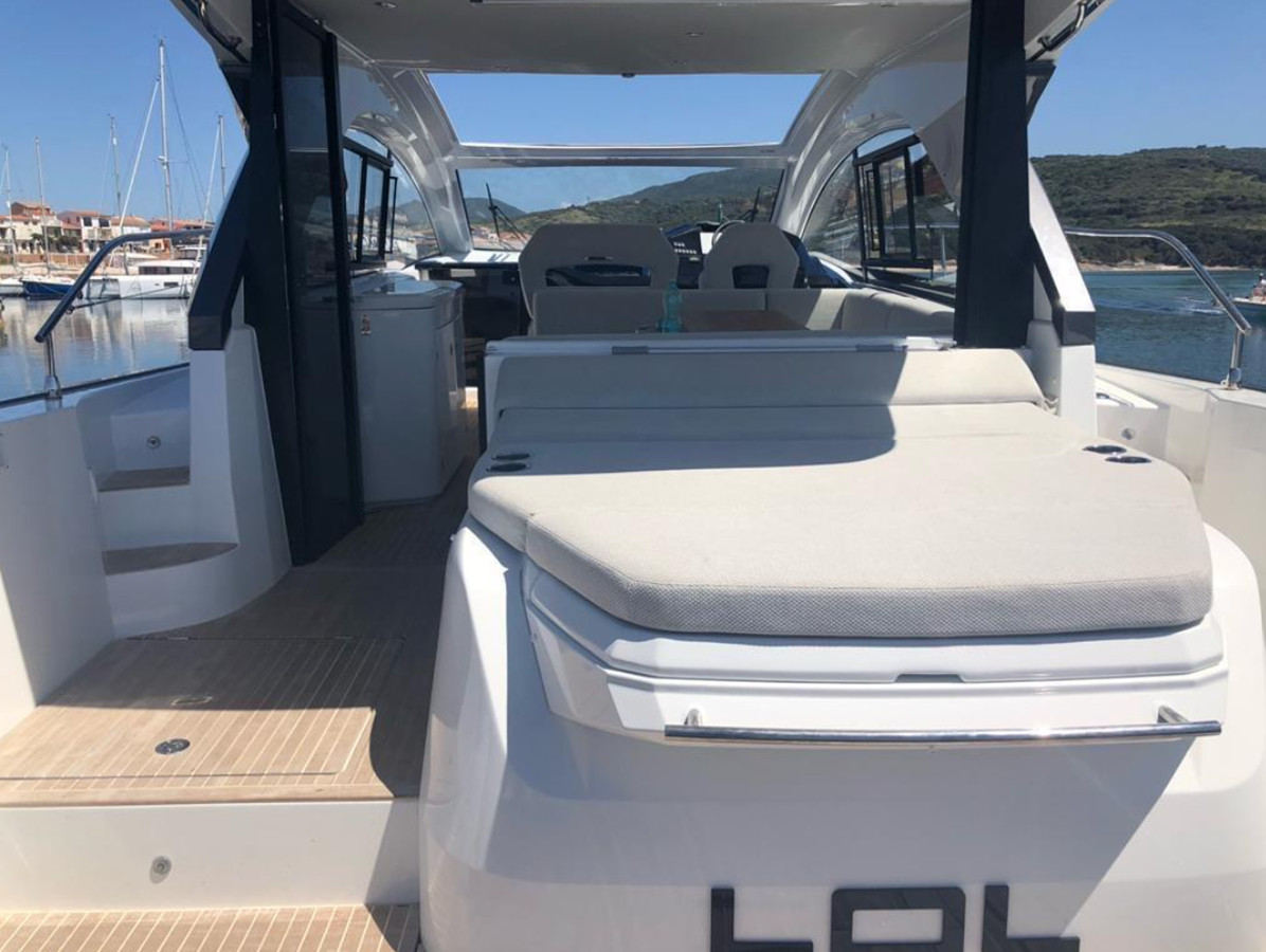 https://arconyachts.ams3.digitaloceanspaces.com/140536/conversions/large_4248488-optimize.jpg