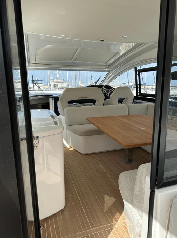 https://arconyachts.ams3.digitaloceanspaces.com/140553/conversions/large_4248481-optimize.jpg
