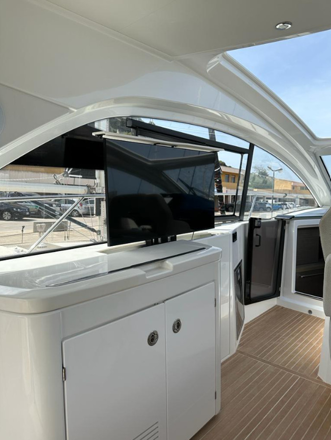 https://arconyachts.ams3.digitaloceanspaces.com/140560/conversions/large_4248490-optimize.jpg