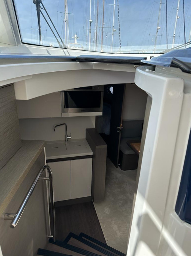https://arconyachts.ams3.digitaloceanspaces.com/140568/conversions/large_4248486-optimize.jpg
