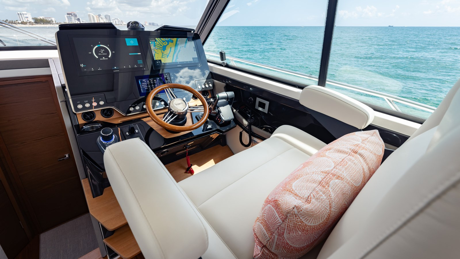 https://arconyachts.ams3.digitaloceanspaces.com/140677/conversions/large_4715416-optimize.jpg