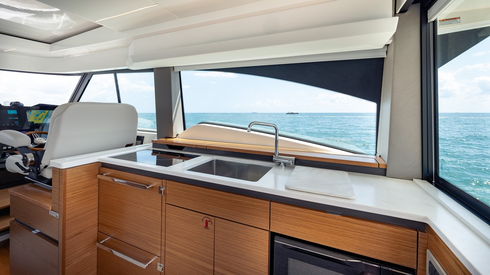 https://arconyachts.ams3.digitaloceanspaces.com/140699/conversions/large_4715757-optimize.jpg