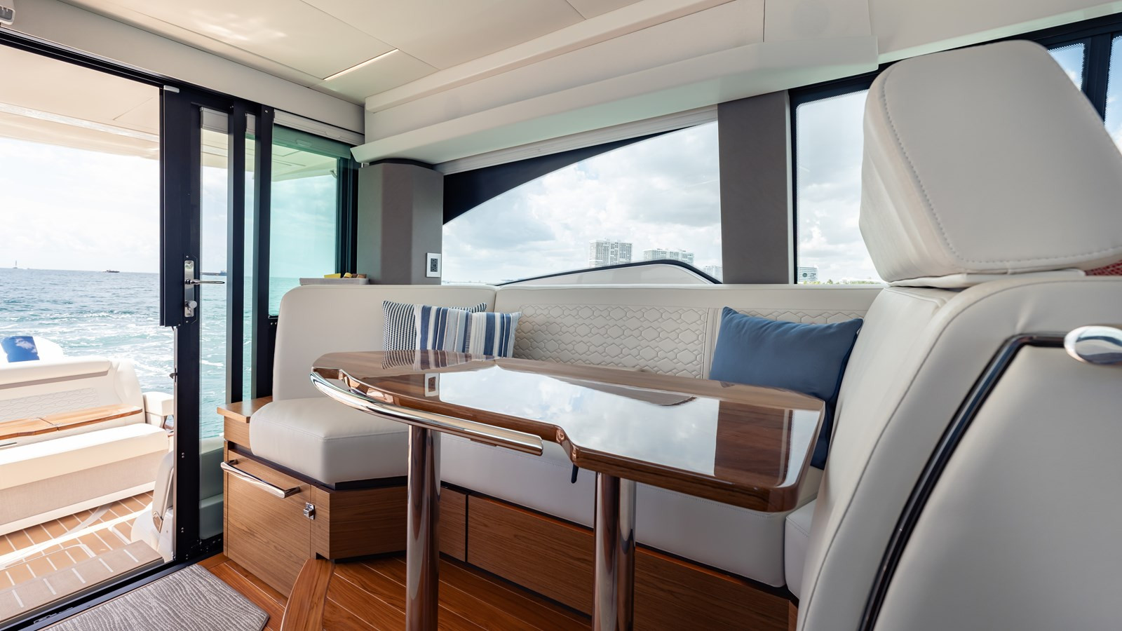 https://arconyachts.ams3.digitaloceanspaces.com/140706/conversions/large_4715759-optimize.jpg