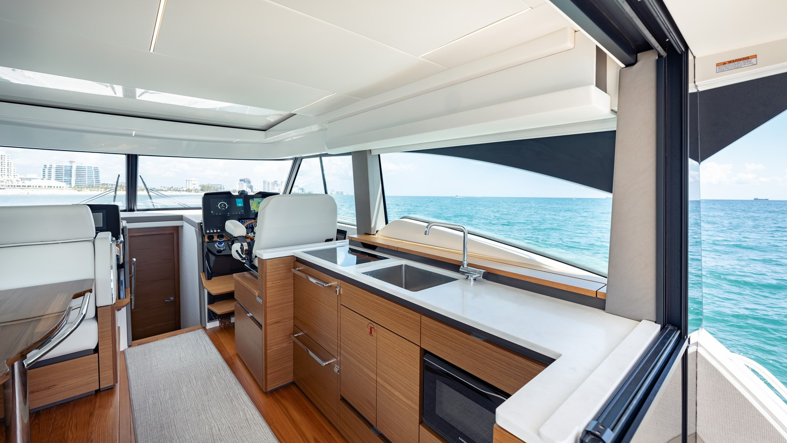 https://arconyachts.ams3.digitaloceanspaces.com/140723/conversions/large_4715779-optimize.jpg