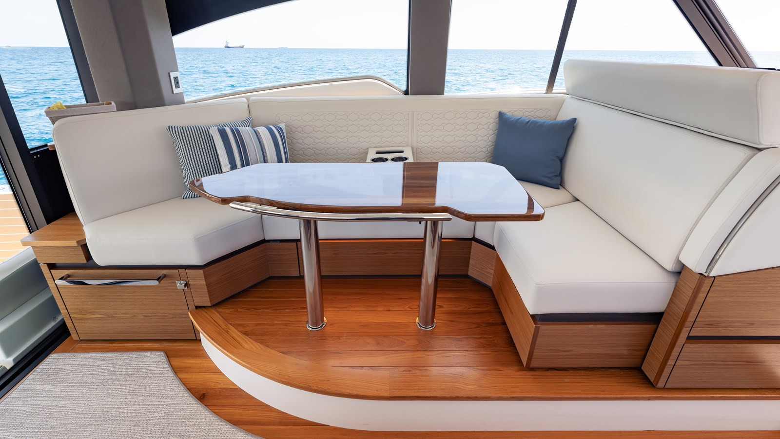 https://arconyachts.ams3.digitaloceanspaces.com/140724/conversions/large_4715780-optimize.jpg