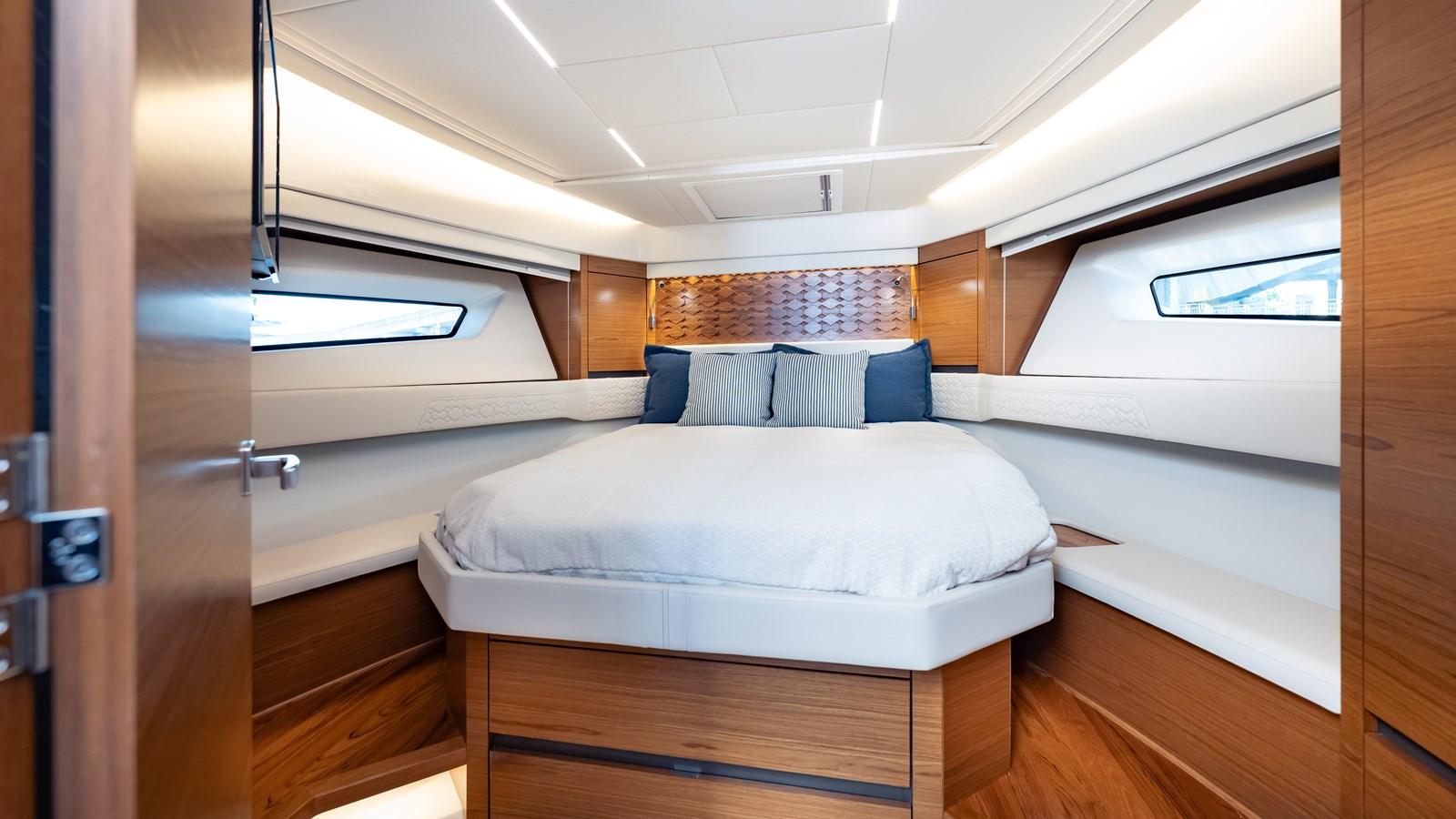 https://arconyachts.ams3.digitaloceanspaces.com/140730/conversions/large_4715782-optimize.jpg