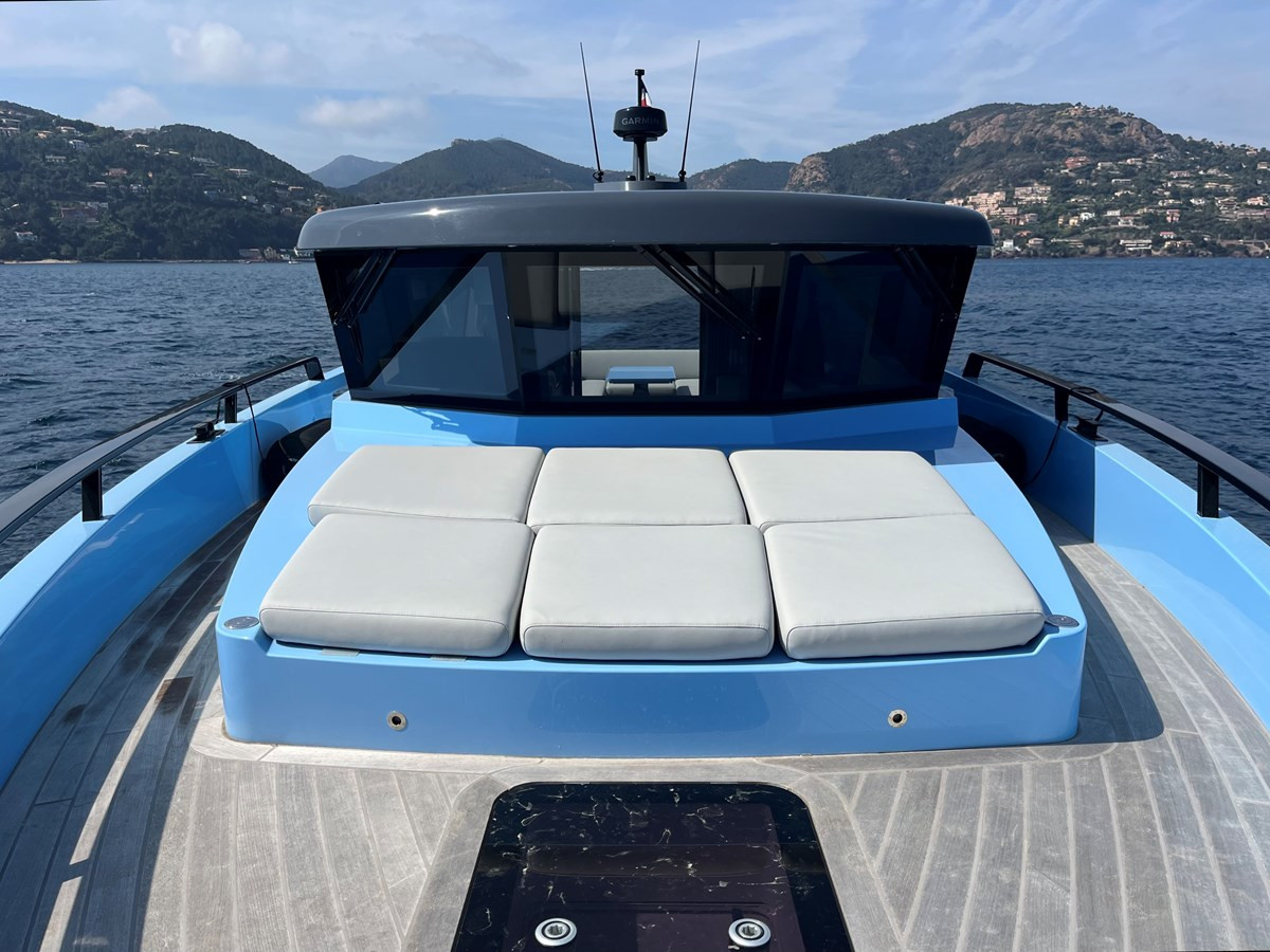 https://arconyachts.ams3.digitaloceanspaces.com/140756/conversions/large_4627250-optimize.jpg