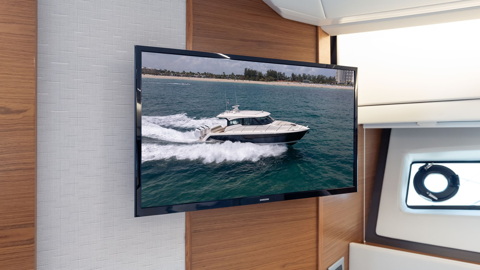 https://arconyachts.ams3.digitaloceanspaces.com/140774/conversions/large_4715797-optimize.jpg