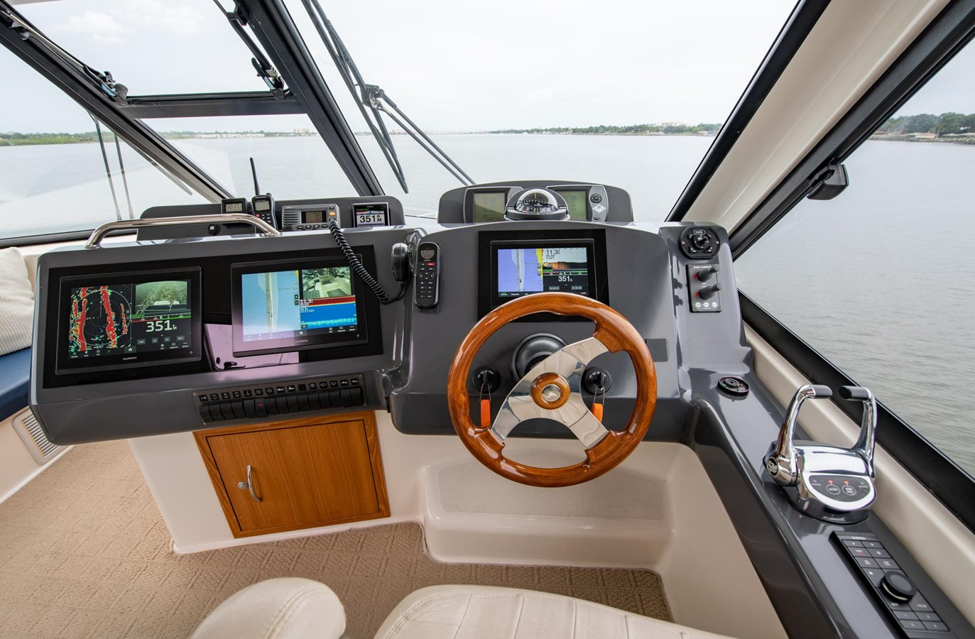 https://arconyachts.ams3.digitaloceanspaces.com/140899/conversions/large_3780324-optimize.jpg