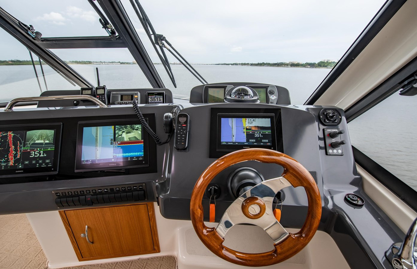 https://arconyachts.ams3.digitaloceanspaces.com/140902/conversions/large_3780325-optimize.jpg