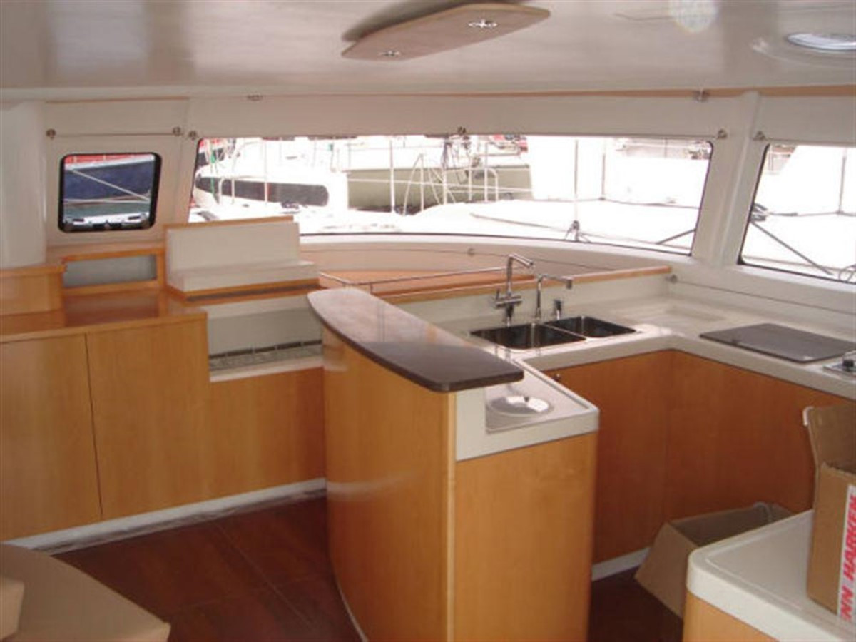 https://arconyachts.ams3.digitaloceanspaces.com/140996/conversions/large_87121-optimize.jpg