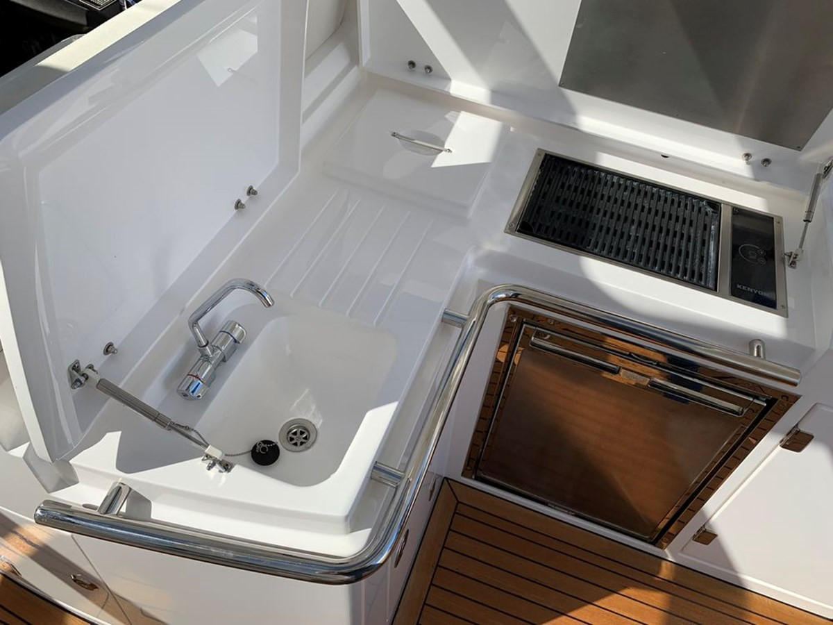 https://arconyachts.ams3.digitaloceanspaces.com/141045/conversions/large_2833587-optimize.jpg