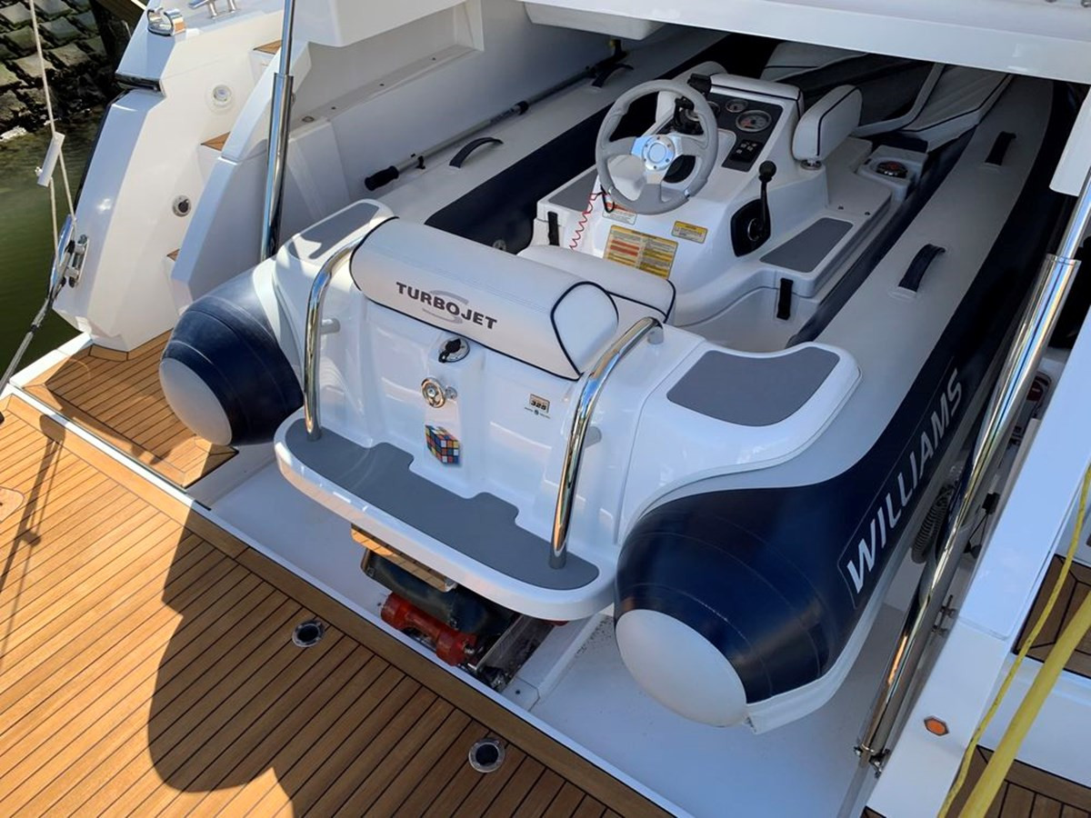 https://arconyachts.ams3.digitaloceanspaces.com/141051/conversions/large_2833589-optimize.jpg
