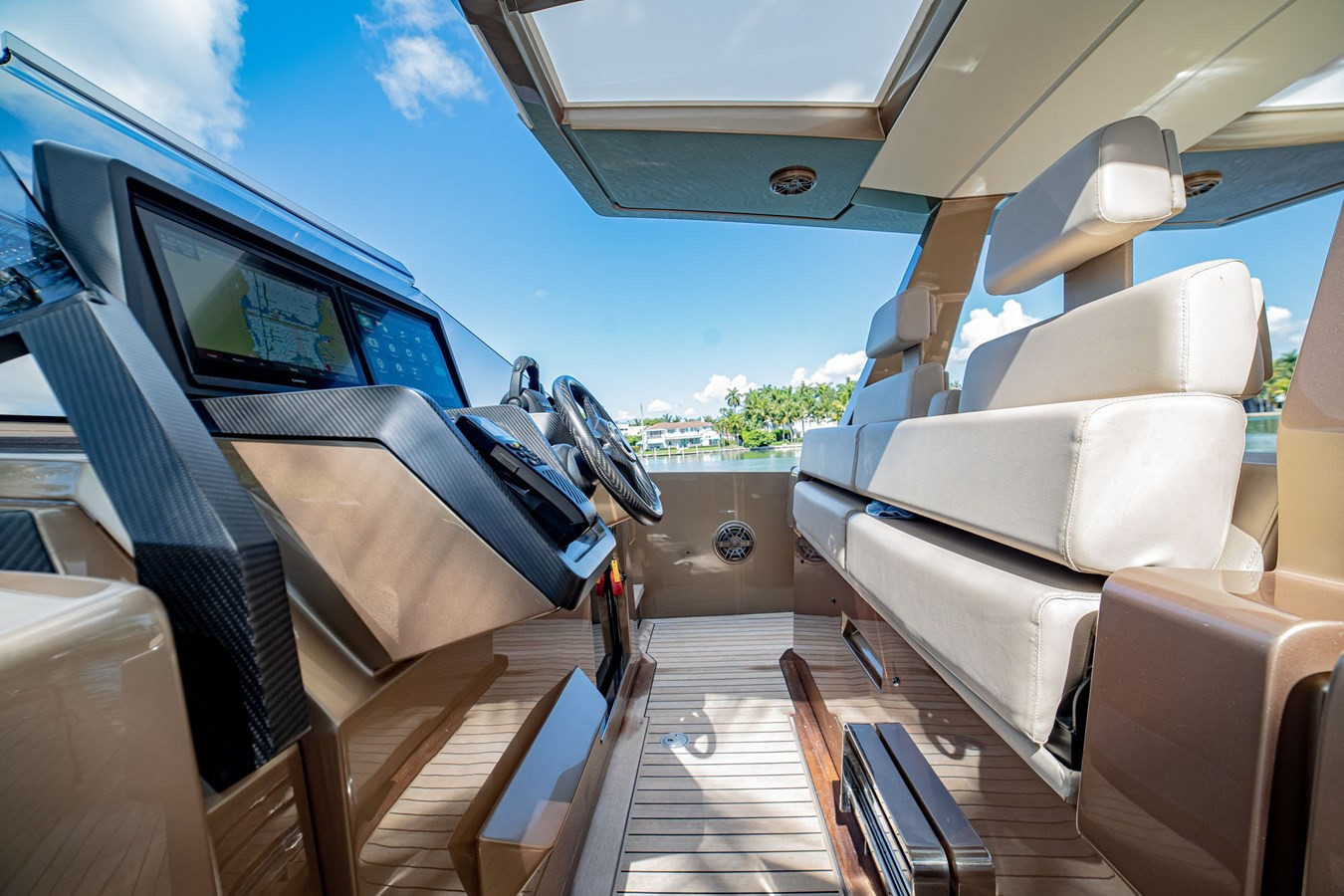 https://arconyachts.ams3.digitaloceanspaces.com/141253/conversions/large_3529827-optimize.jpg