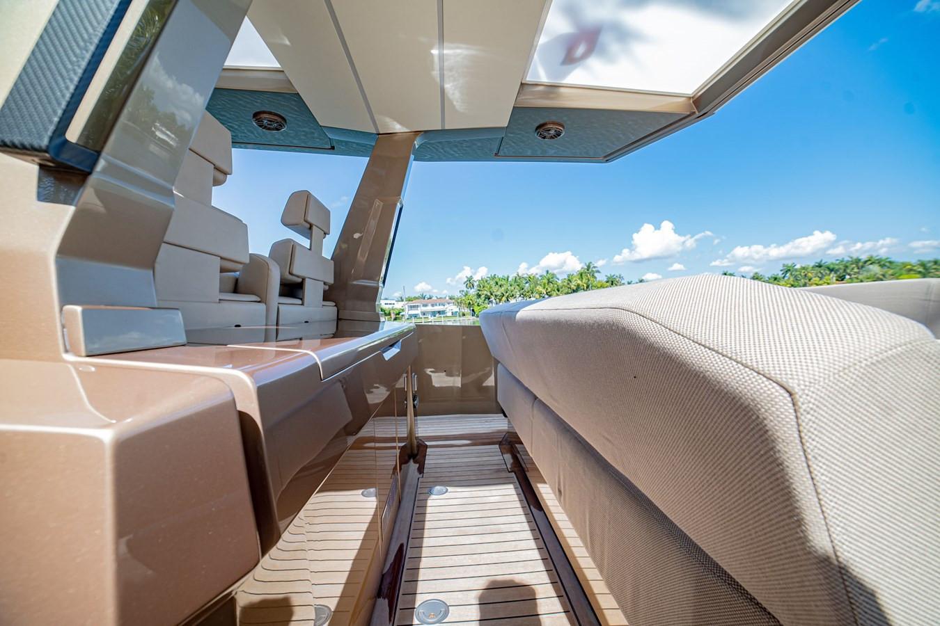 https://arconyachts.ams3.digitaloceanspaces.com/141272/conversions/large_3529833-optimize.jpg