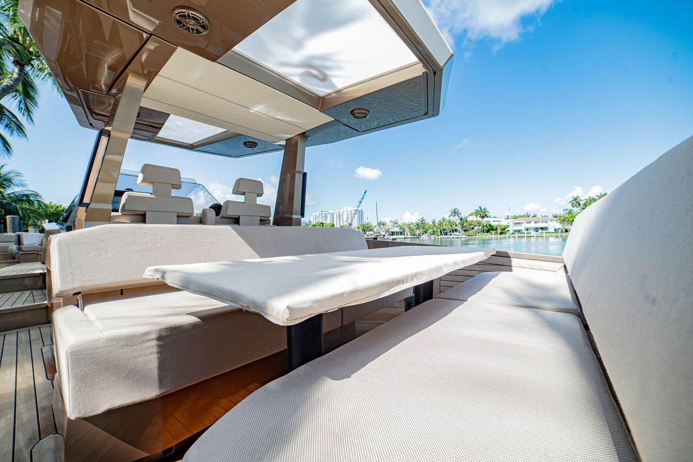 https://arconyachts.ams3.digitaloceanspaces.com/141295/conversions/large_3529841-optimize.jpg