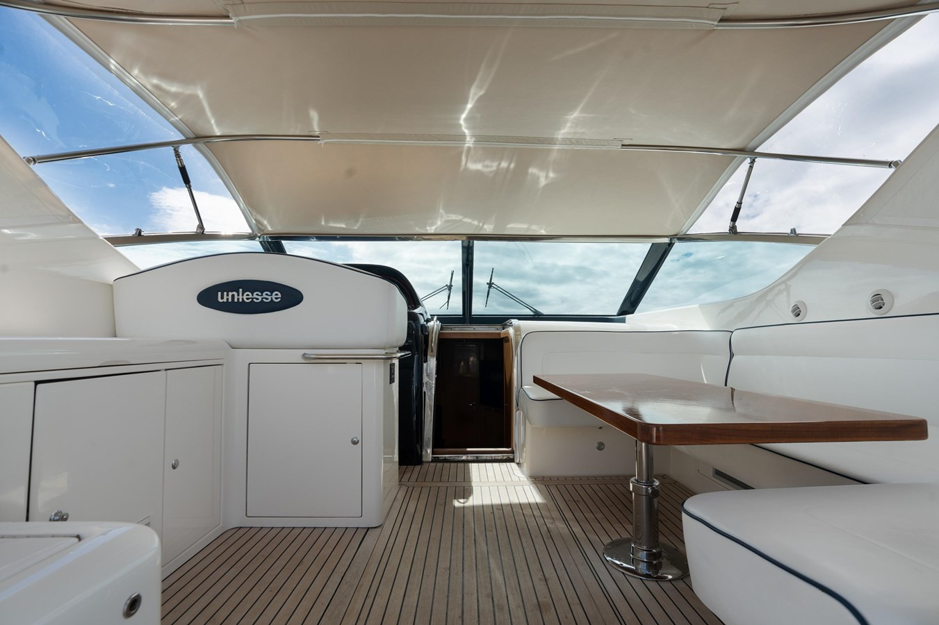 https://arconyachts.ams3.digitaloceanspaces.com/141366/conversions/large_3762025-optimize.jpg