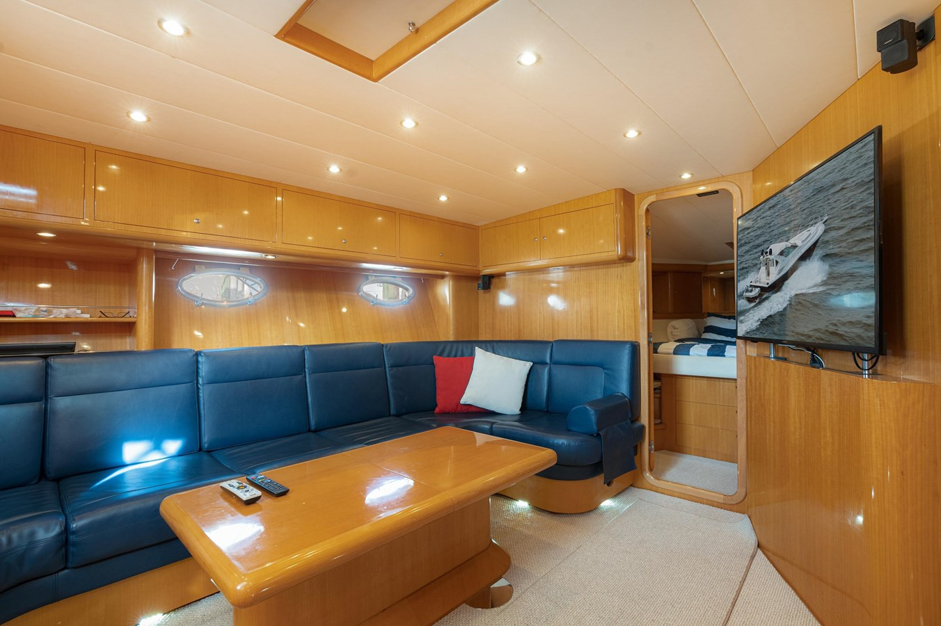 https://arconyachts.ams3.digitaloceanspaces.com/141375/conversions/large_3762028-optimize.jpg