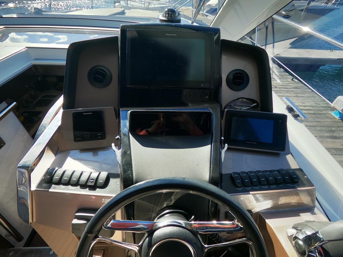 https://arconyachts.ams3.digitaloceanspaces.com/141425/conversions/large_3624482-optimize.jpg