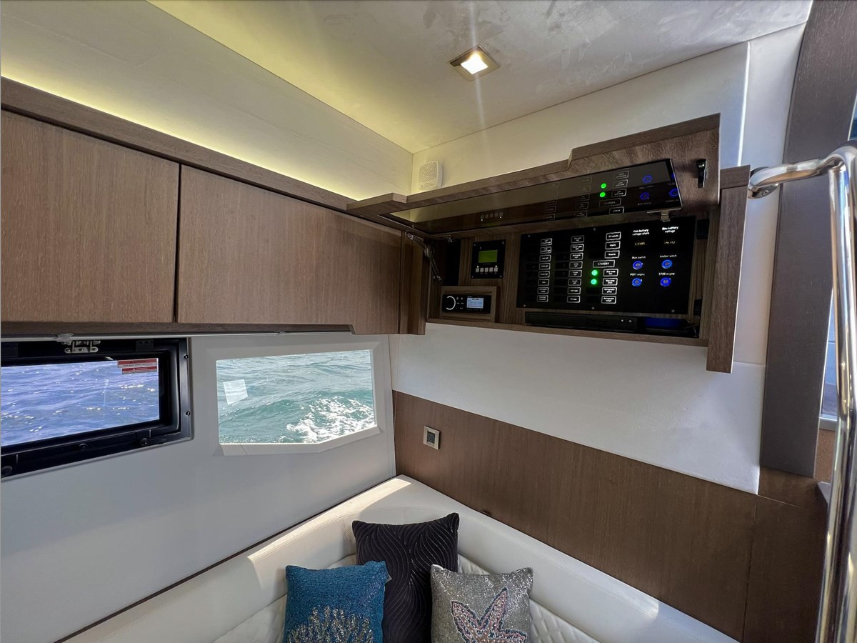 https://arconyachts.ams3.digitaloceanspaces.com/141454/conversions/large_3770527-optimize.jpg