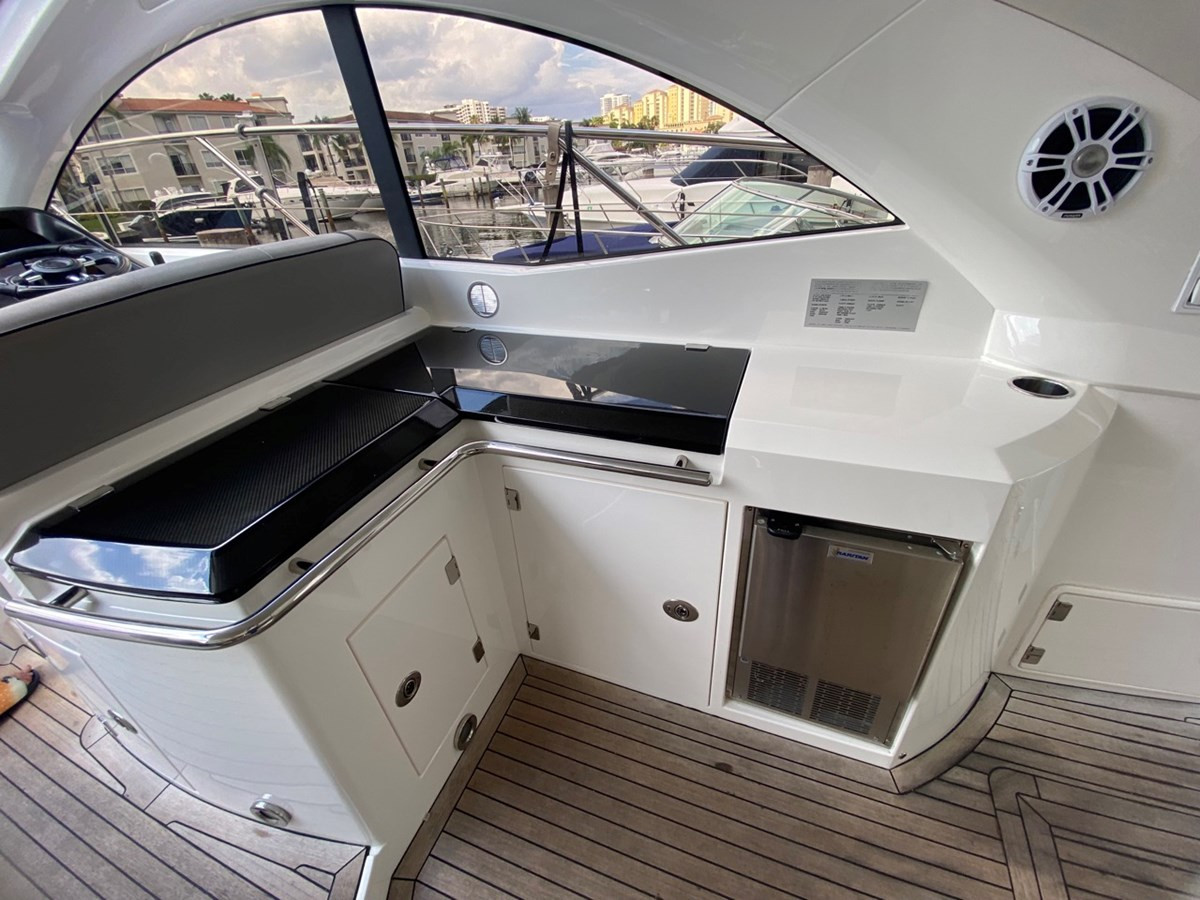 https://arconyachts.ams3.digitaloceanspaces.com/141557/conversions/large_3839150-optimize.jpg